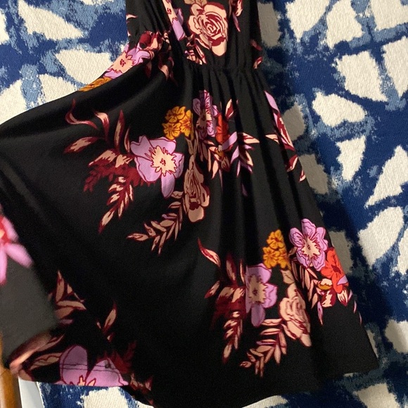 LDLA floral stretchy strapy back Dress - Picture 4 of 16